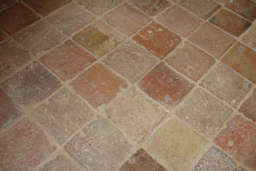 Restauration sol en tomettes.