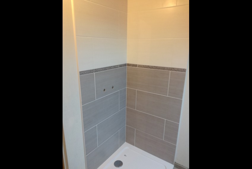 Fa&iuml;ence. Cr&eacute;ation d'une douche.